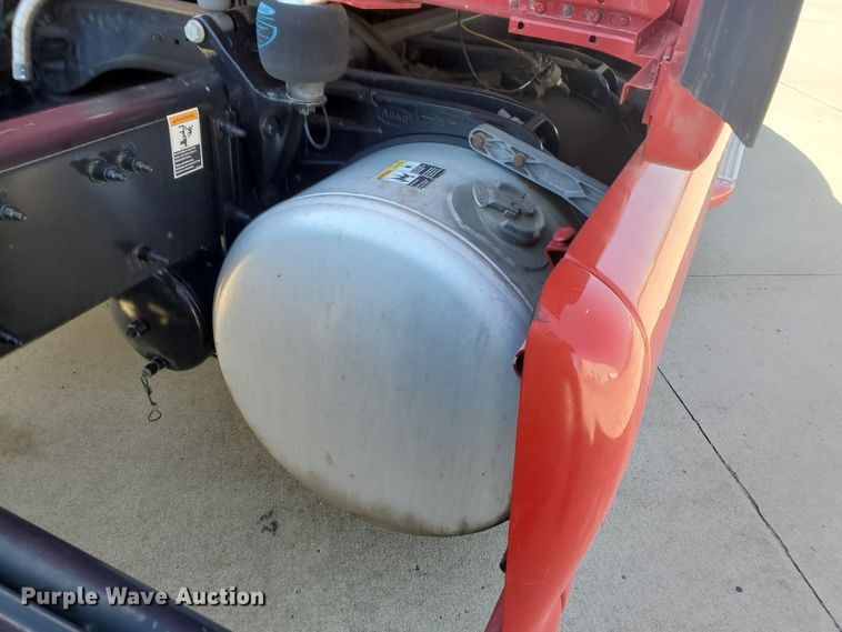 image for item IX9051 2012 Peterbilt 587  semi truck