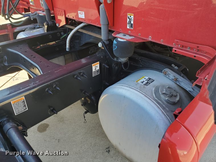 image for item IX9051 2012 Peterbilt 587  semi truck