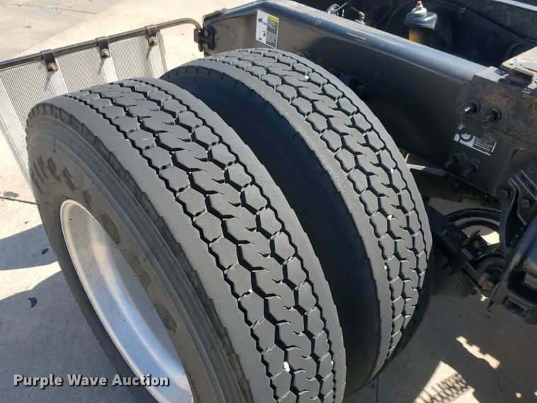 image for item IX9051 2012 Peterbilt 587  semi truck