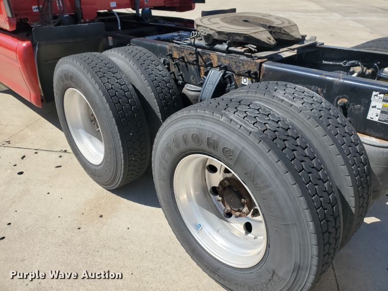 image for item IX9051 2012 Peterbilt 587  semi truck