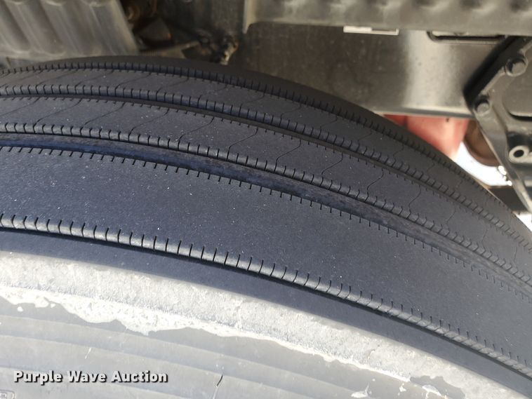 image for item IX9051 2012 Peterbilt 587  semi truck