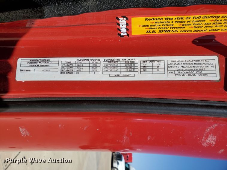 image for item IX9051 2012 Peterbilt 587  semi truck