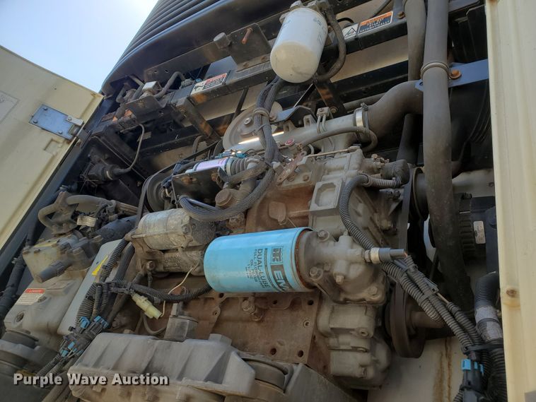 image for item IX9055 2006 Utility VS2RA refrigerated van trailer