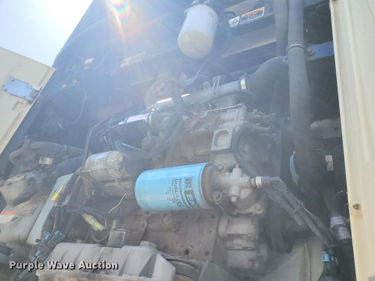 image for item IX9055 2006 Utility VS2RA refrigerated van trailer