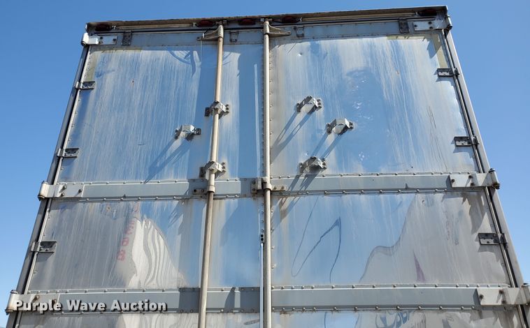 image for item IX9055 2006 Utility VS2RA refrigerated van trailer