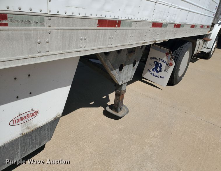 image for item IX9055 2006 Utility VS2RA refrigerated van trailer