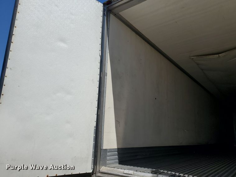 image for item IX9055 2006 Utility VS2RA refrigerated van trailer