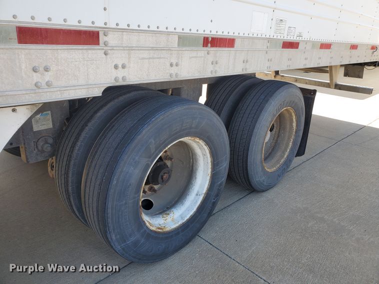 image for item IX9055 2006 Utility VS2RA refrigerated van trailer