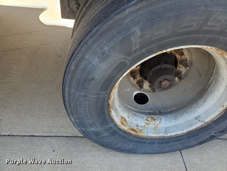 image for item IX9055 2006 Utility VS2RA refrigerated van trailer