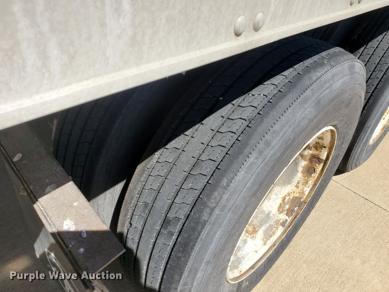 image for item IX9055 2006 Utility VS2RA refrigerated van trailer