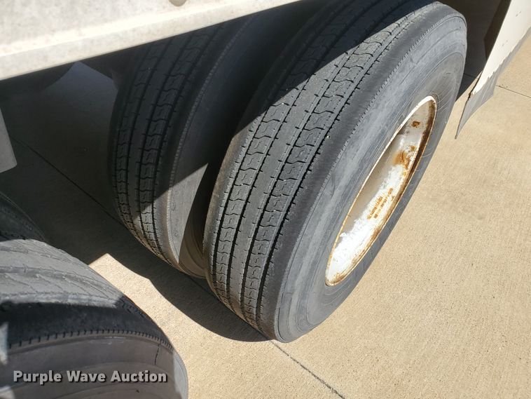 image for item IX9055 2006 Utility VS2RA refrigerated van trailer