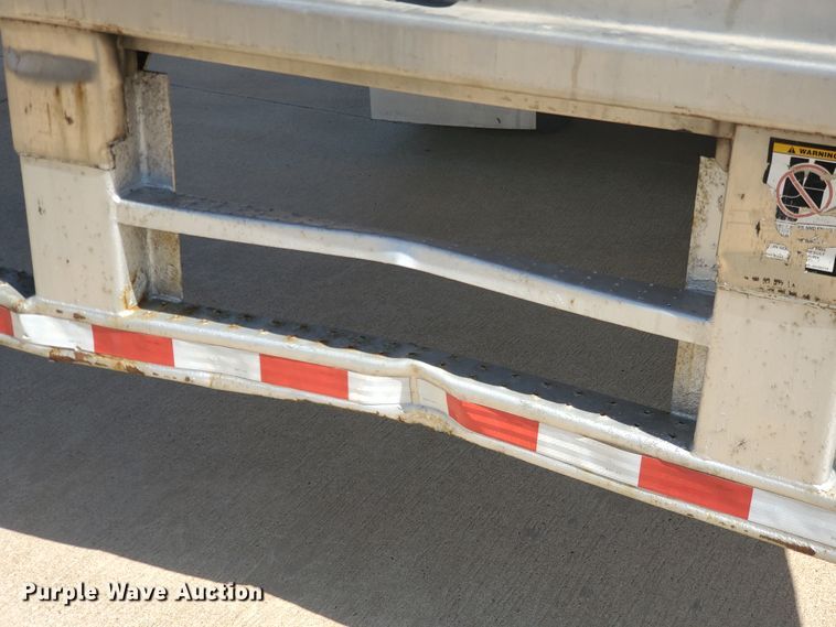 image for item IX9056 2006 Great Dane refrigerated van trailer