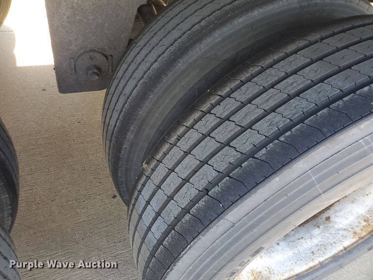 image for item IX9056 2006 Great Dane refrigerated van trailer