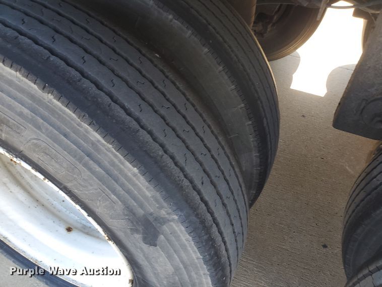 image for item IX9056 2006 Great Dane refrigerated van trailer