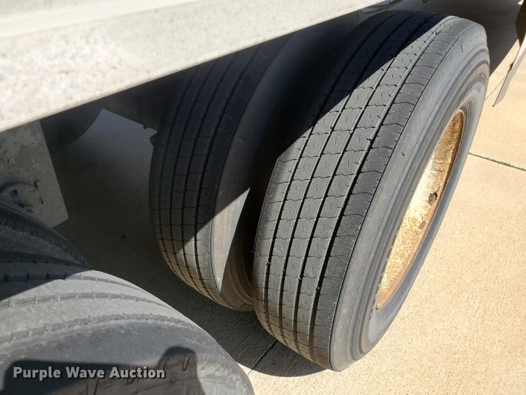 image for item IX9056 2006 Great Dane refrigerated van trailer