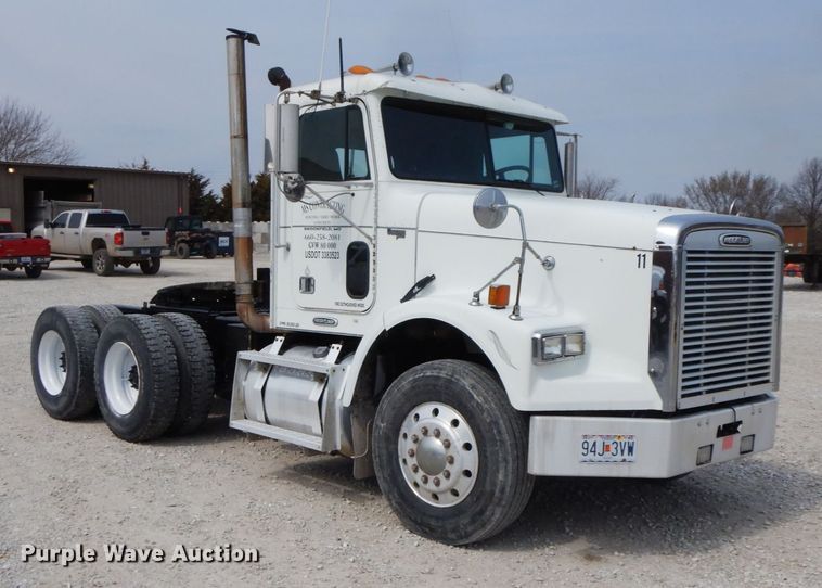 image for item IX9383 1998 Freightliner FLD 120  semi truck