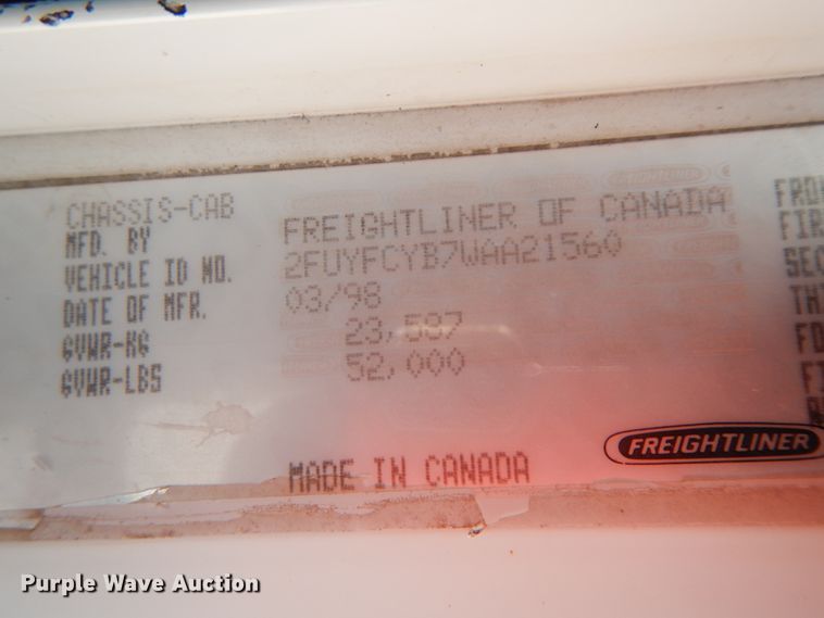 image for item IX9383 1998 Freightliner FLD 120  semi truck