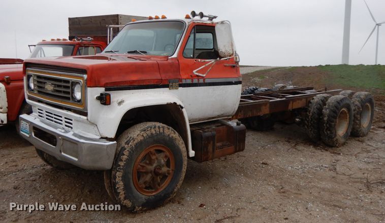 image for item IX9420 1976 Chevrolet C65  truck cab and chassis