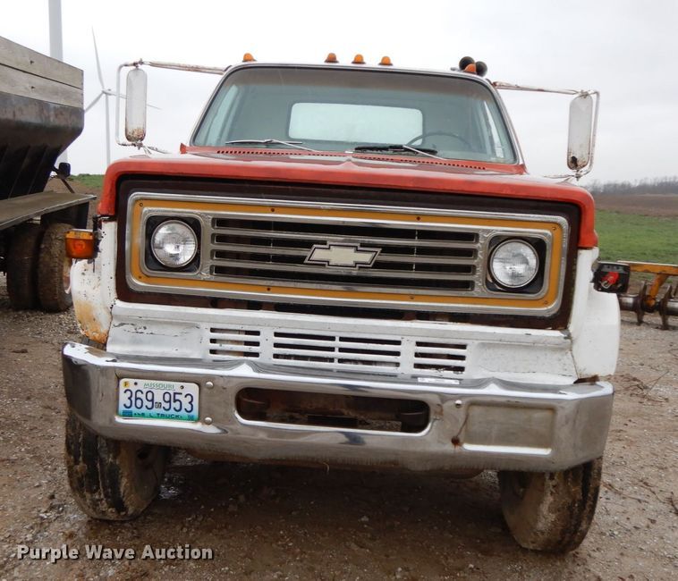 image for item IX9420 1976 Chevrolet C65  truck cab and chassis