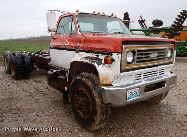 image for item IX9420 1976 Chevrolet C65  truck cab and chassis