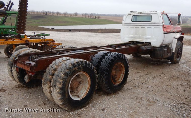 image for item IX9420 1976 Chevrolet C65  truck cab and chassis