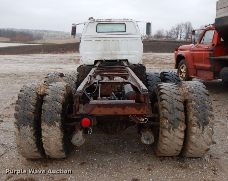 image for item IX9420 1976 Chevrolet C65  truck cab and chassis