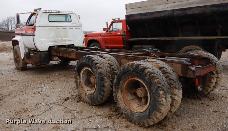 image for item IX9420 1976 Chevrolet C65  truck cab and chassis