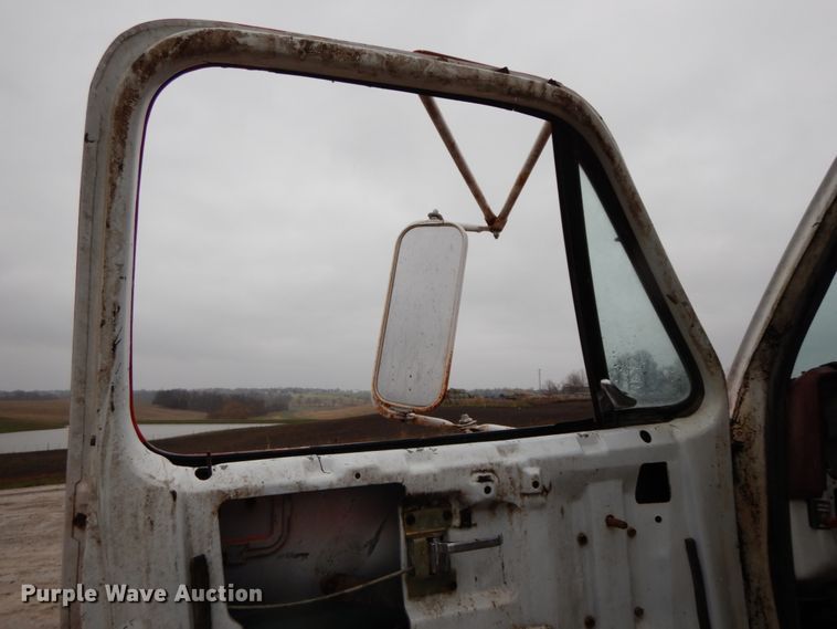 image for item IX9420 1976 Chevrolet C65  truck cab and chassis