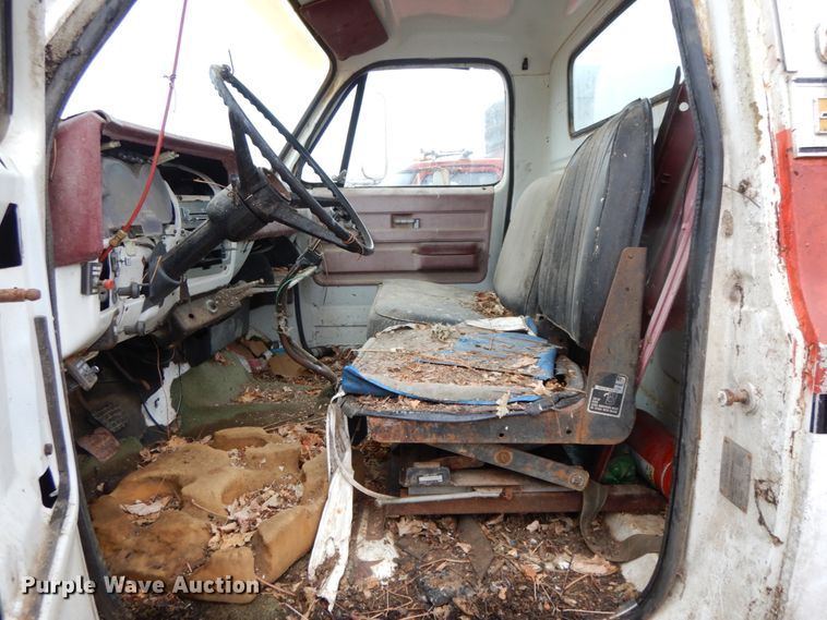 image for item IX9420 1976 Chevrolet C65  truck cab and chassis