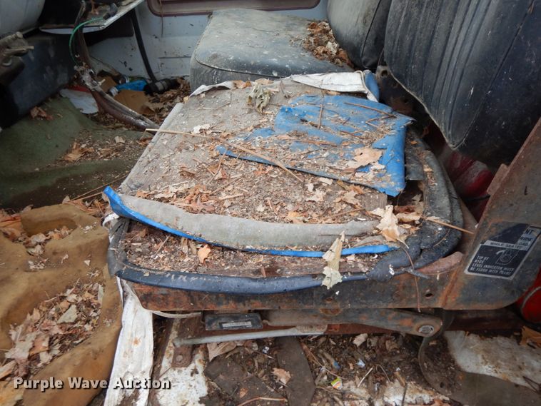 image for item IX9420 1976 Chevrolet C65  truck cab and chassis