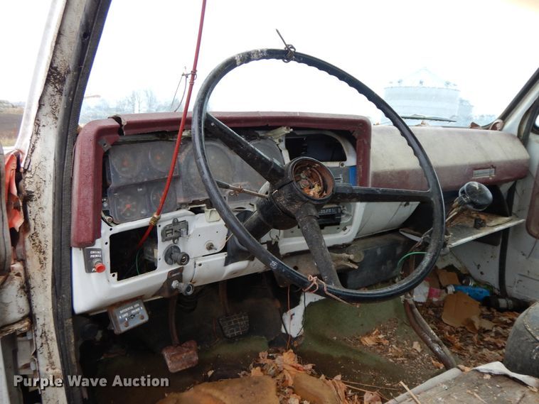 image for item IX9420 1976 Chevrolet C65  truck cab and chassis