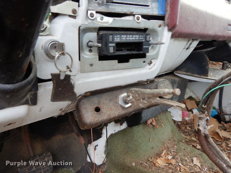 image for item IX9420 1976 Chevrolet C65  truck cab and chassis