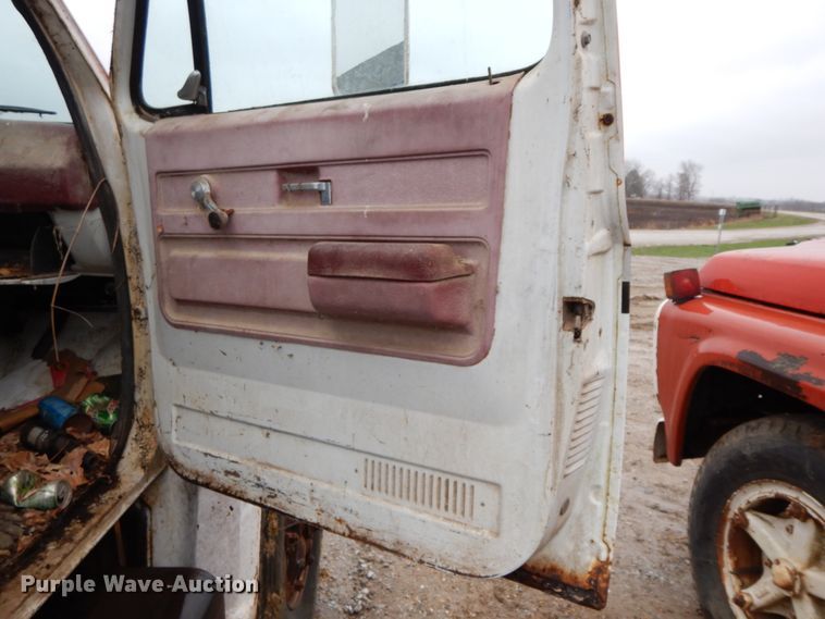image for item IX9420 1976 Chevrolet C65  truck cab and chassis