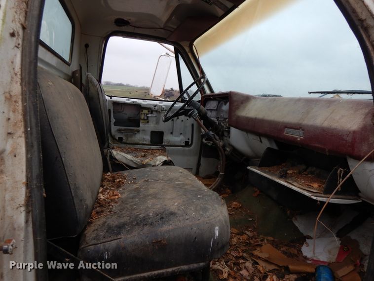 image for item IX9420 1976 Chevrolet C65  truck cab and chassis