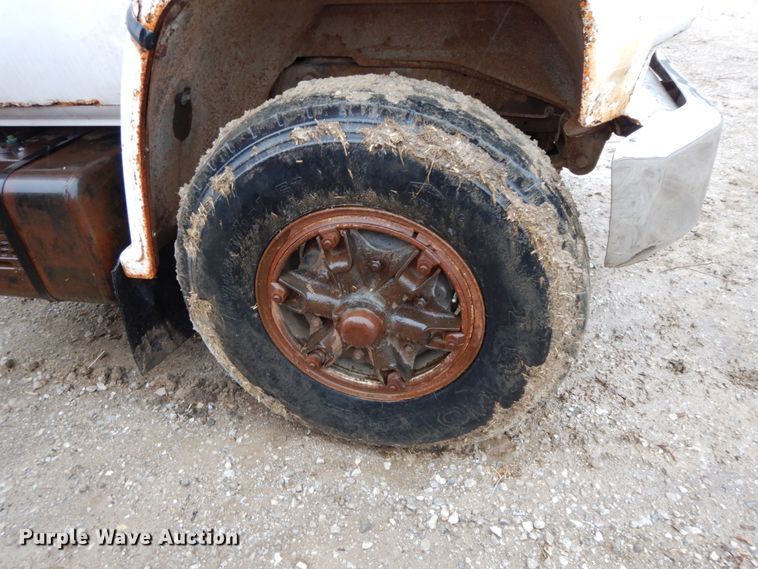 image for item IX9420 1976 Chevrolet C65  truck cab and chassis