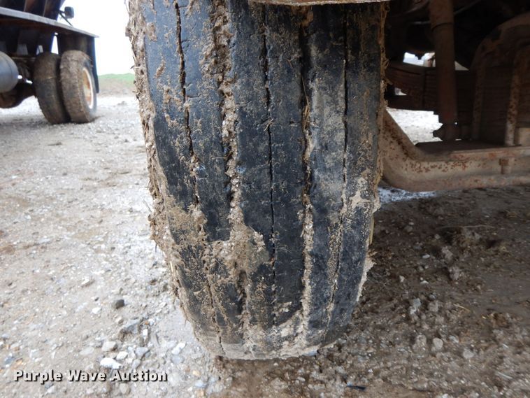 image for item IX9420 1976 Chevrolet C65  truck cab and chassis