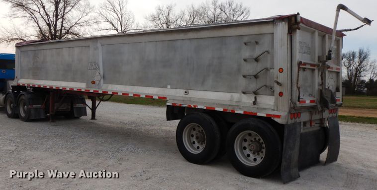 image for item IX9429 2009 Trail King Tri Lite ATL 40  end dump trailer