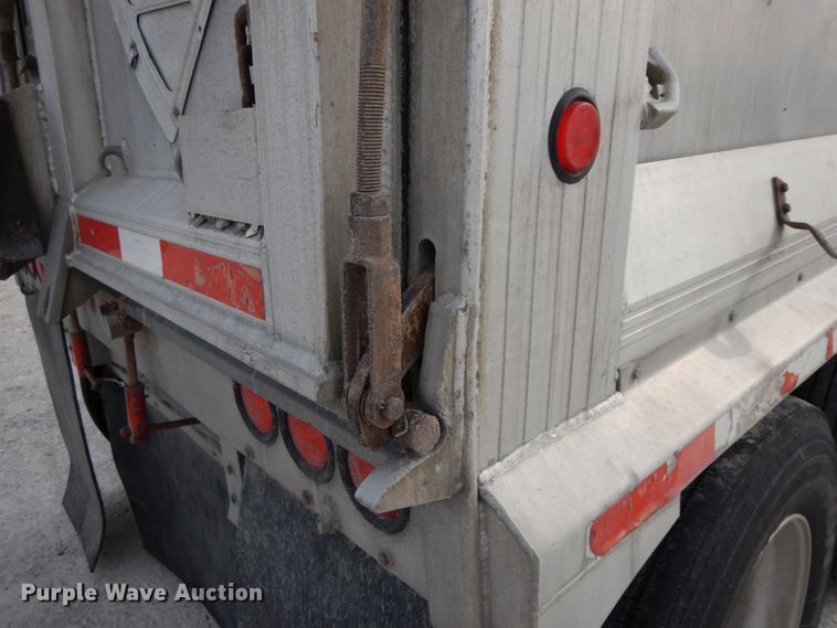 image for item IX9429 2009 Trail King Tri Lite ATL 40  end dump trailer