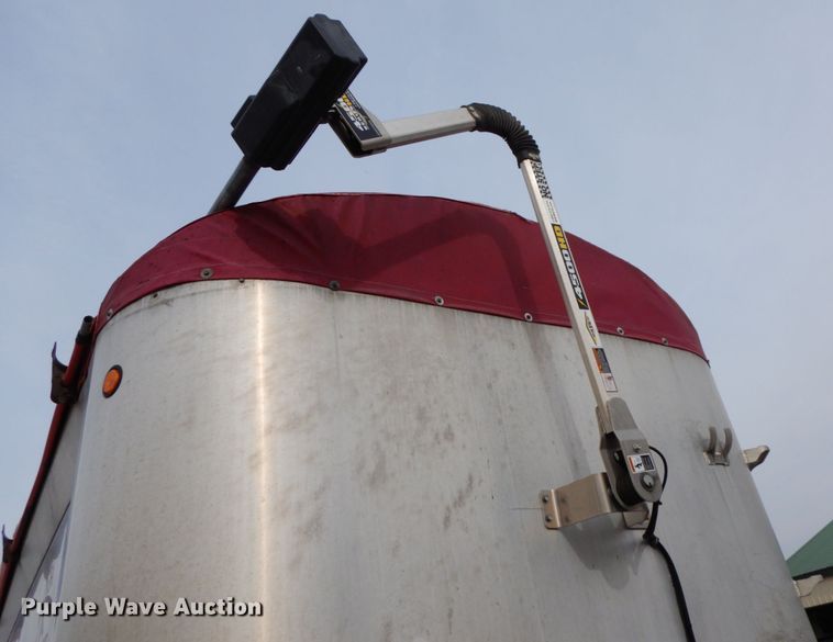 image for item IX9429 2009 Trail King Tri Lite ATL 40  end dump trailer