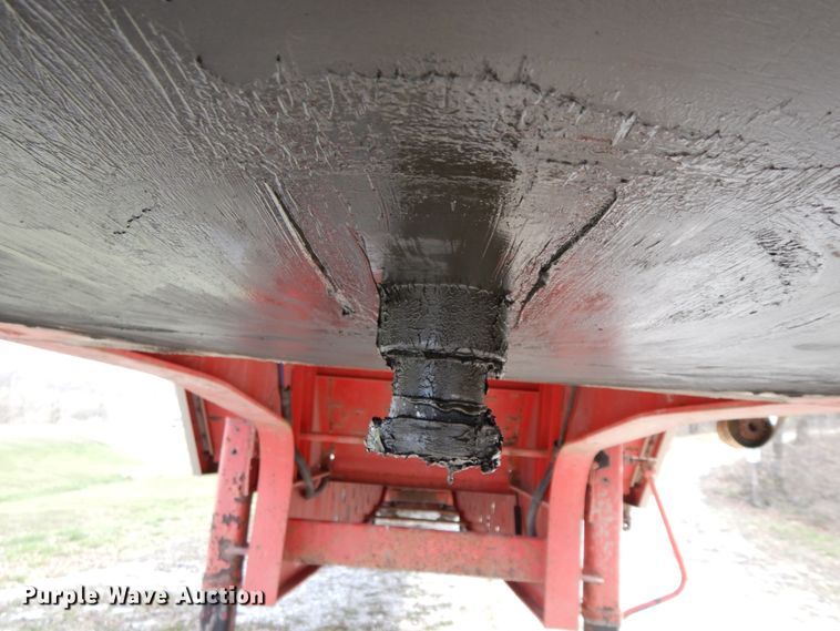 image for item IX9430 2009 Transcraft DTL-2100  drop deck trailer