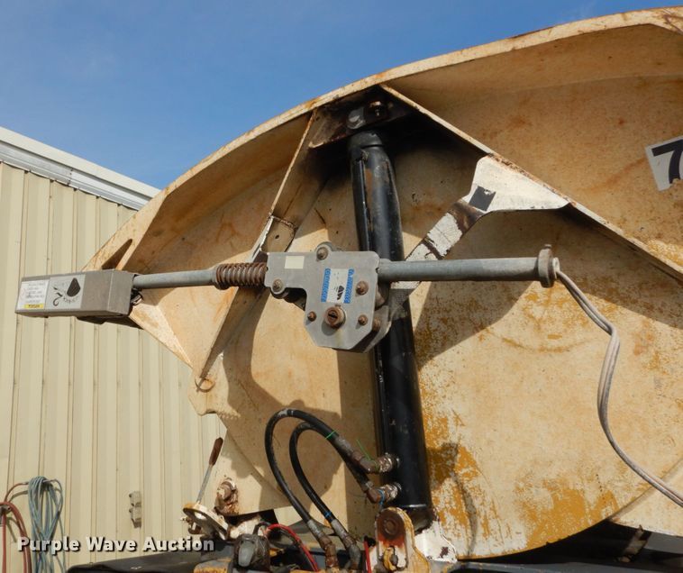 image for item IY9516 2000 Smith Co side dump trailer