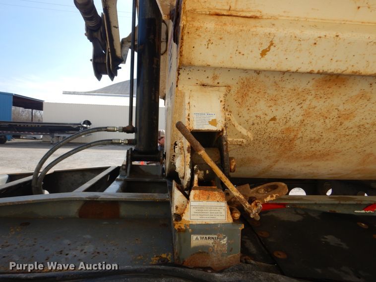 image for item IY9516 2000 Smith Co side dump trailer