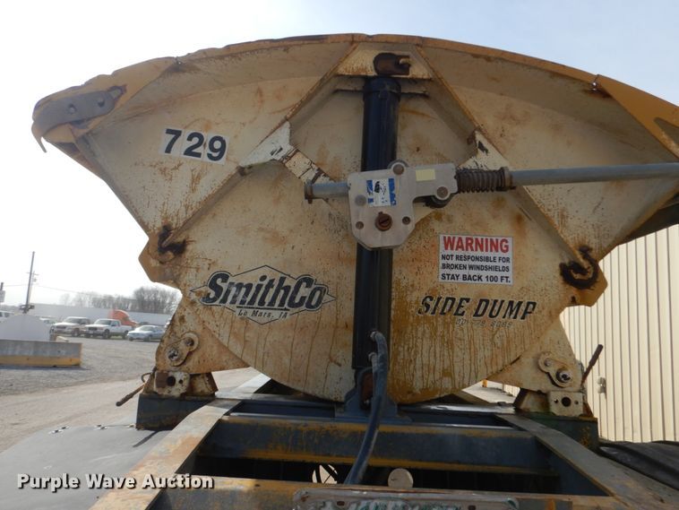 image for item IY9516 2000 Smith Co side dump trailer