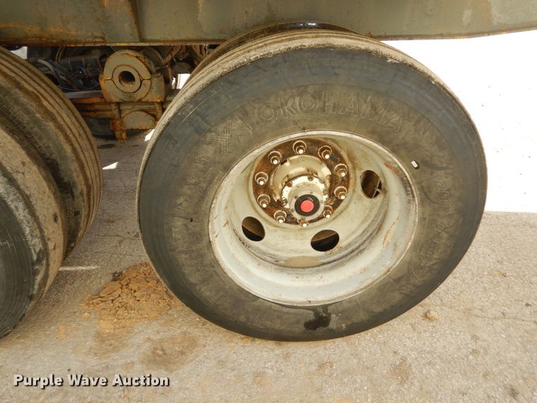 image for item IY9516 2000 Smith Co side dump trailer