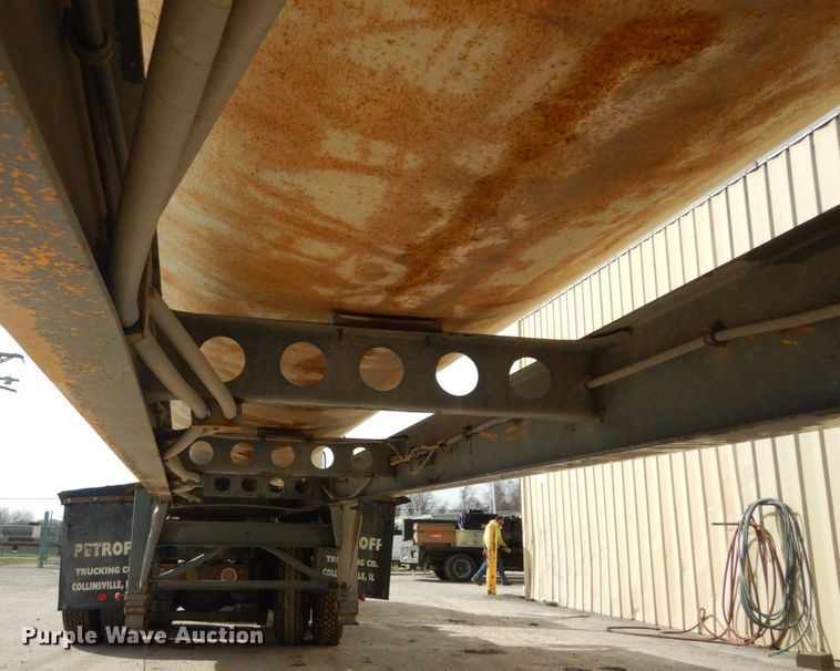 image for item IY9516 2000 Smith Co side dump trailer