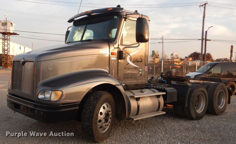 image for item IY9522 2005 International 9200i  semi truck