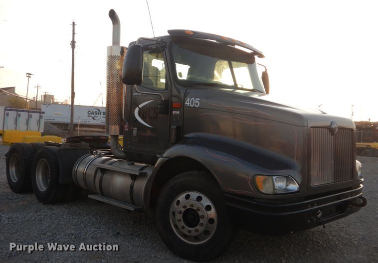 image for item IY9522 2005 International 9200i  semi truck