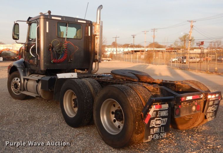 image for item IY9522 2005 International 9200i  semi truck