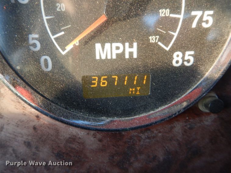 image for item IY9522 2005 International 9200i  semi truck