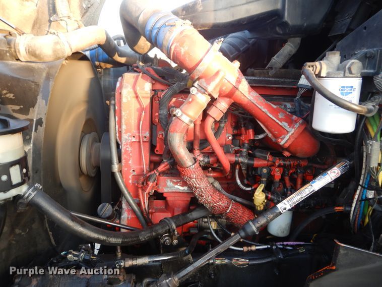 image for item IY9522 2005 International 9200i  semi truck